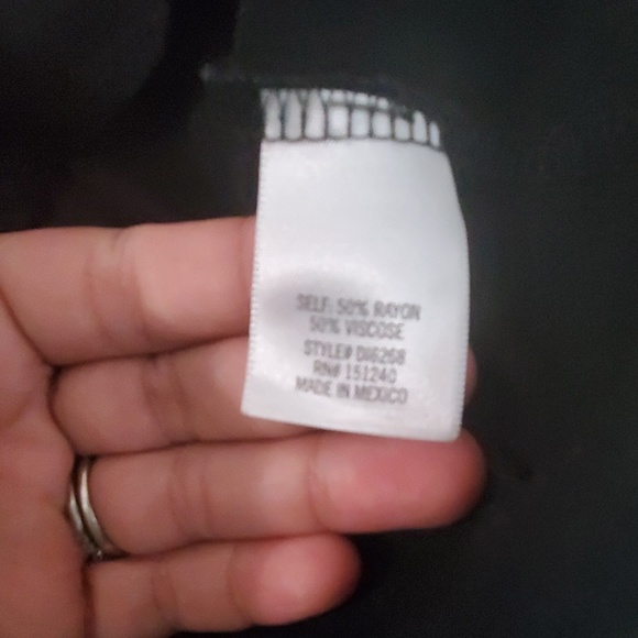 Black top - Picture 4 of 4